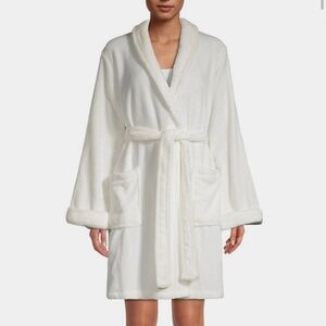 NWT Women’s cozy plush white robe size XS